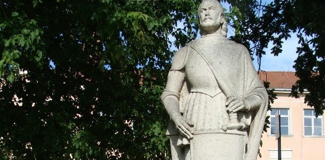 Báthori István szobra